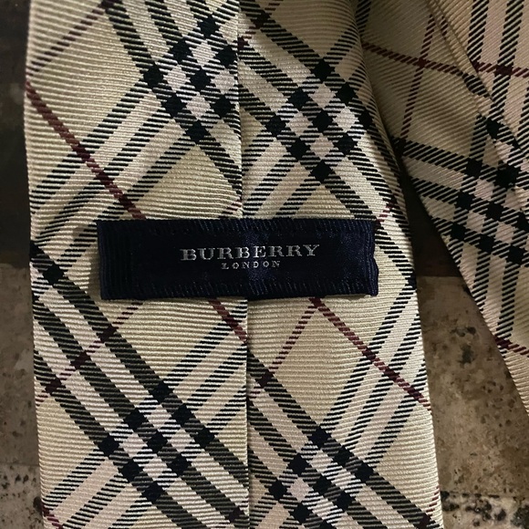 Burberry Silk Check Tie - Beige - One size Excellent condition no flaws ! - Picture 1 of 13